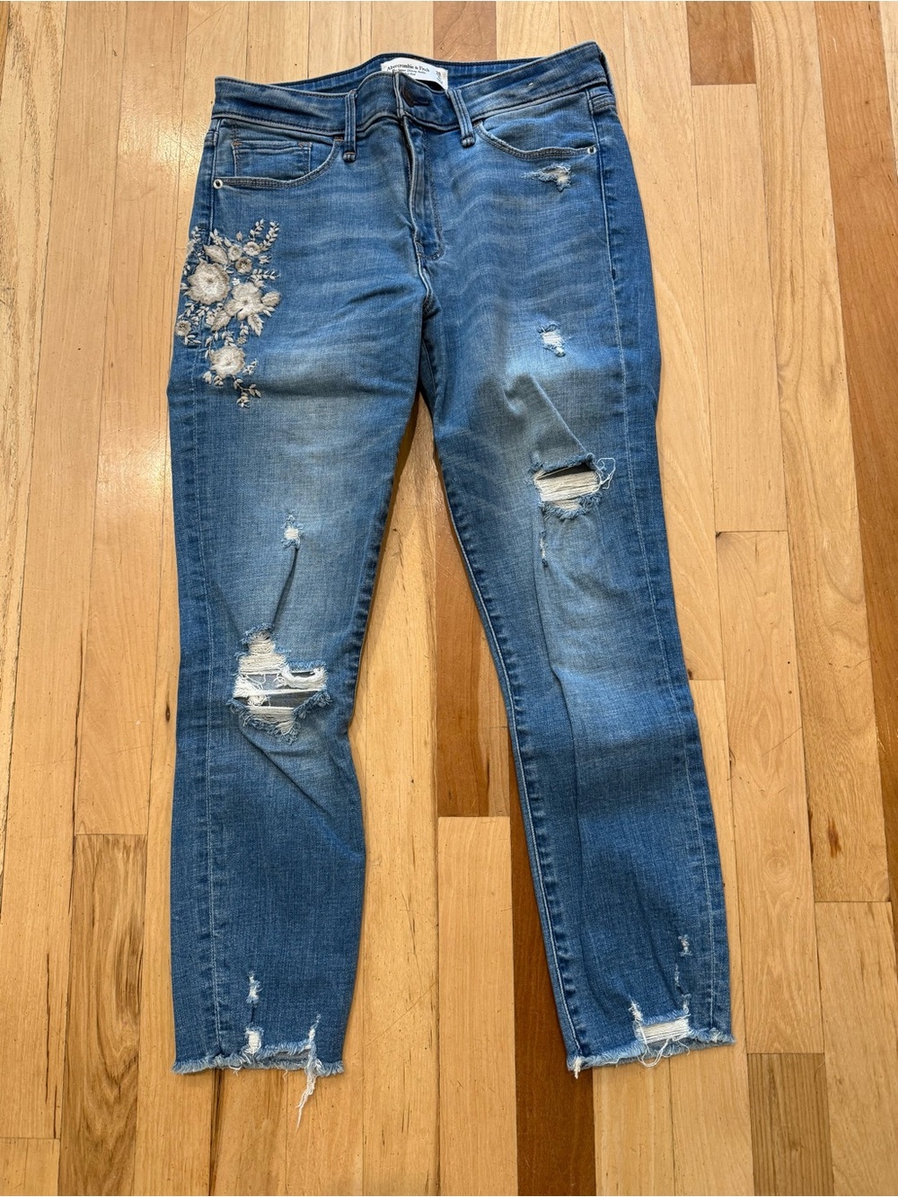 Abercrombie size 28/6 The Super Skinny Ankle Mid Rise jeans, distressed